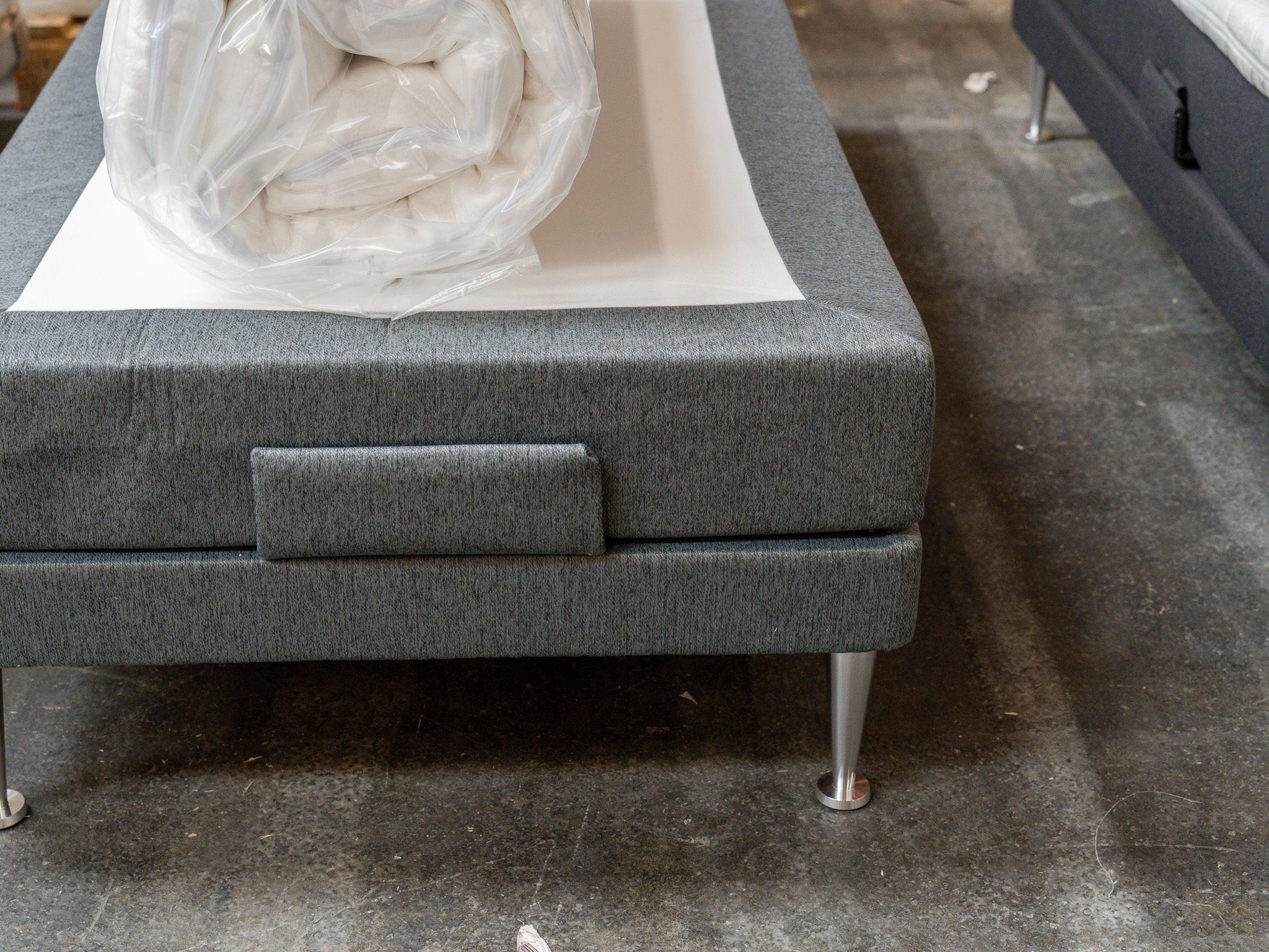 Elevation 90x200 mørkegrå