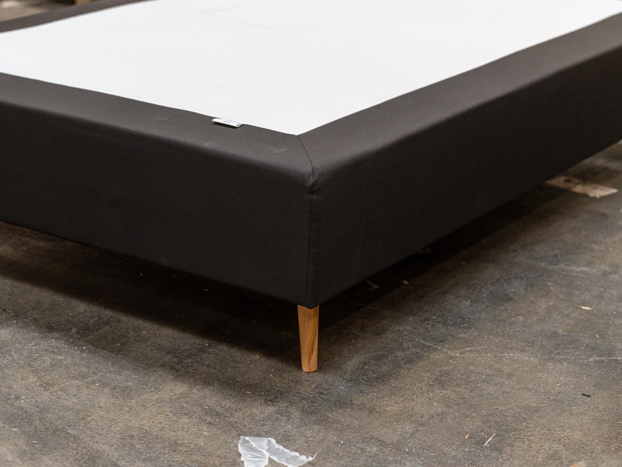 Specialmål 140x220 boksmadras sort