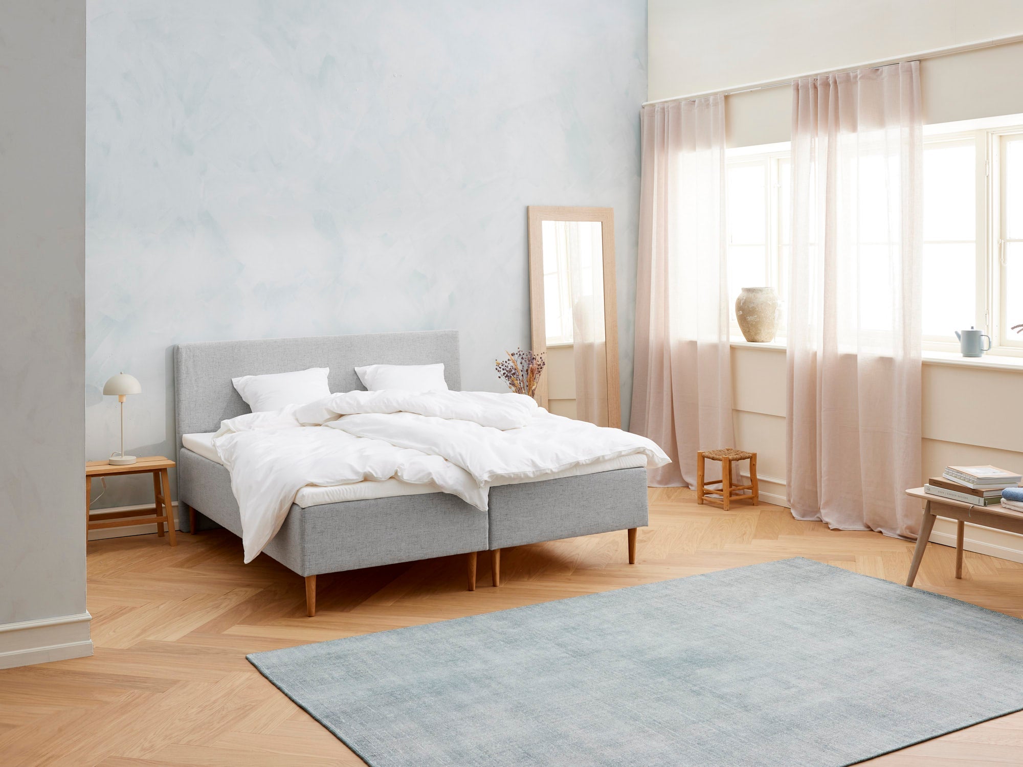 Majestæt - Kølende | Boxmadras (Lysegrå) 210x210 cm.