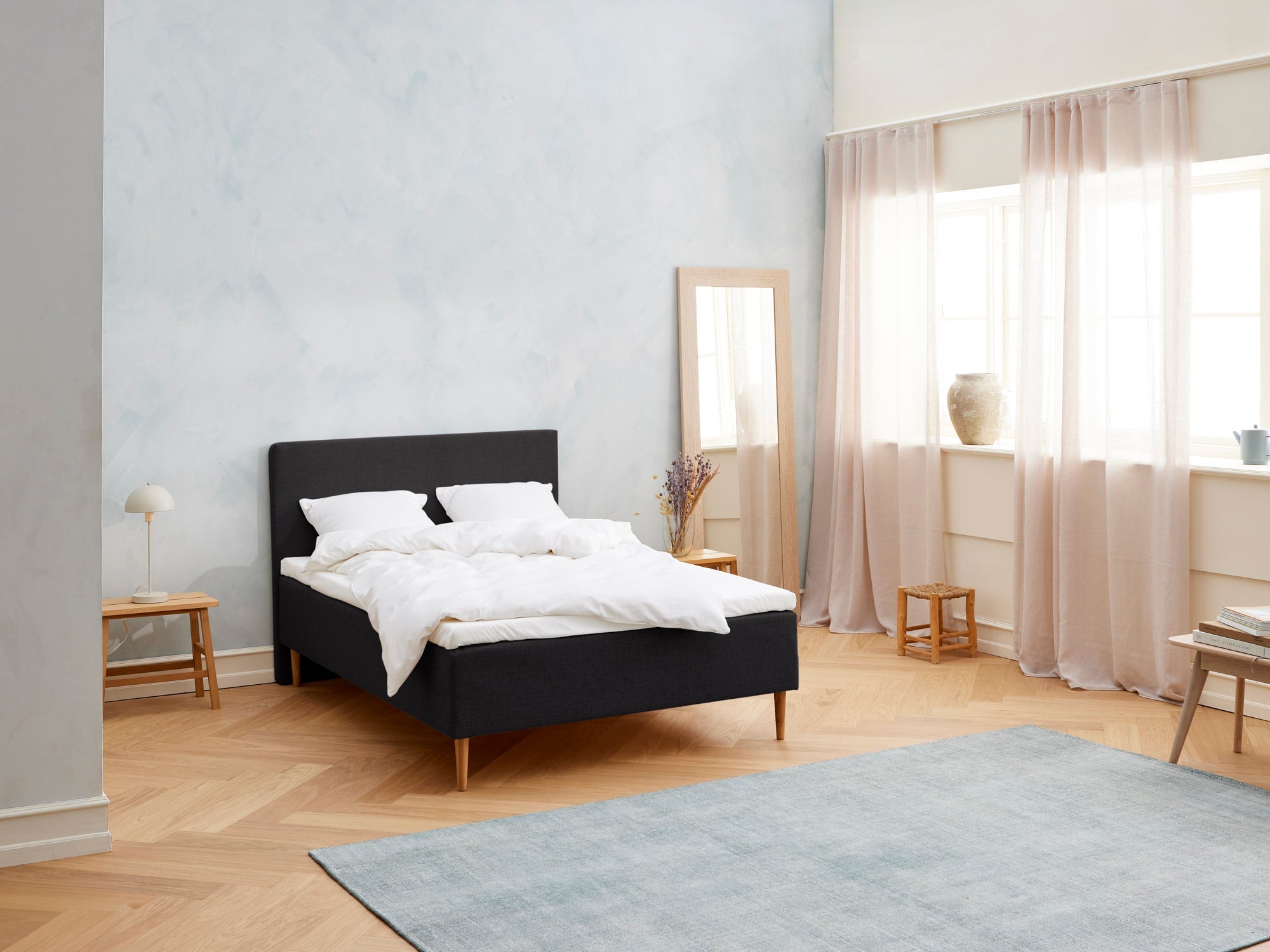 Majestæt - Kølende | Boxmadras (Sort) 120x200 cm.