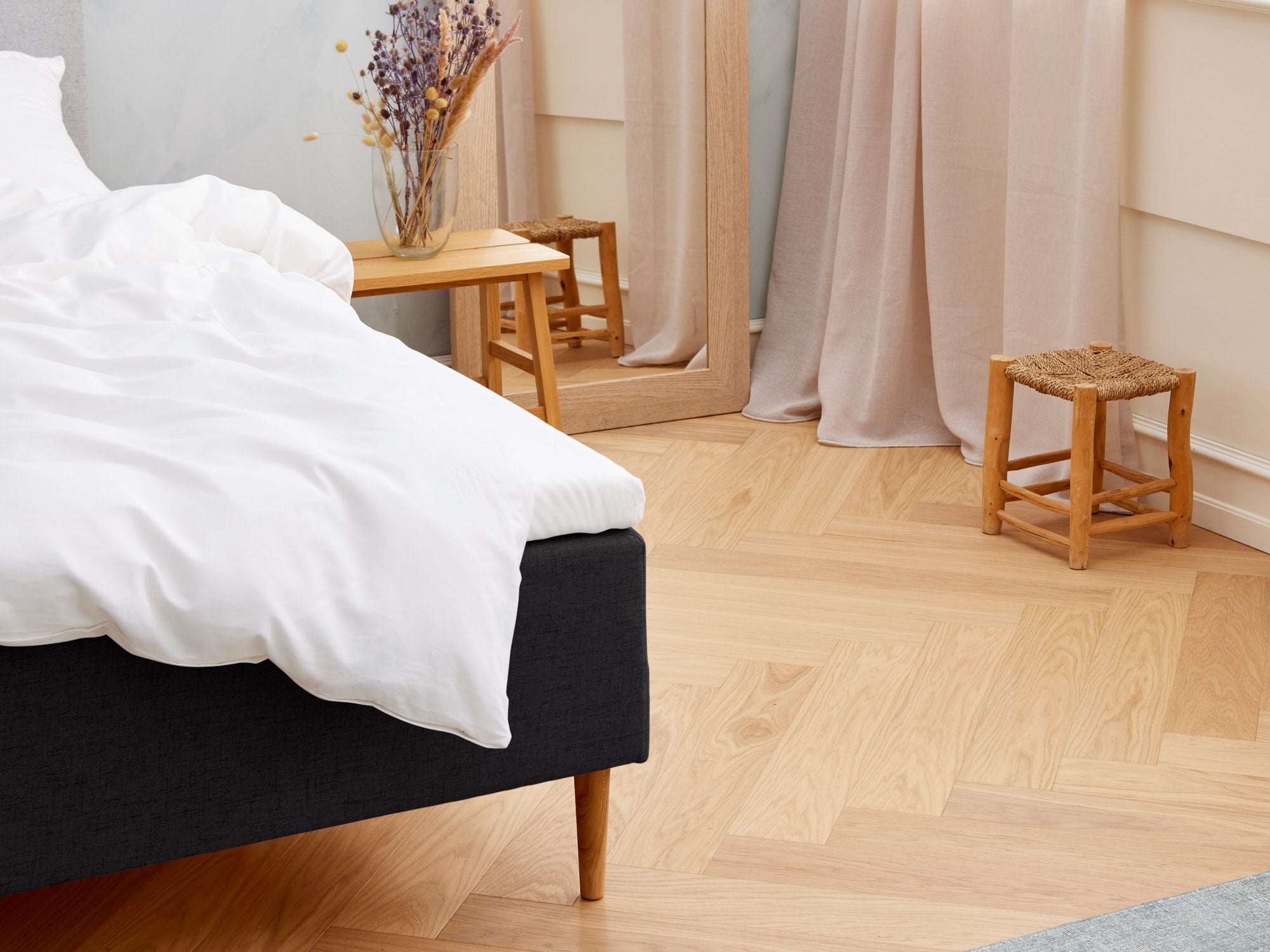 Majestæt - Kølende | Boxmadras (Sort) 120x200 cm.