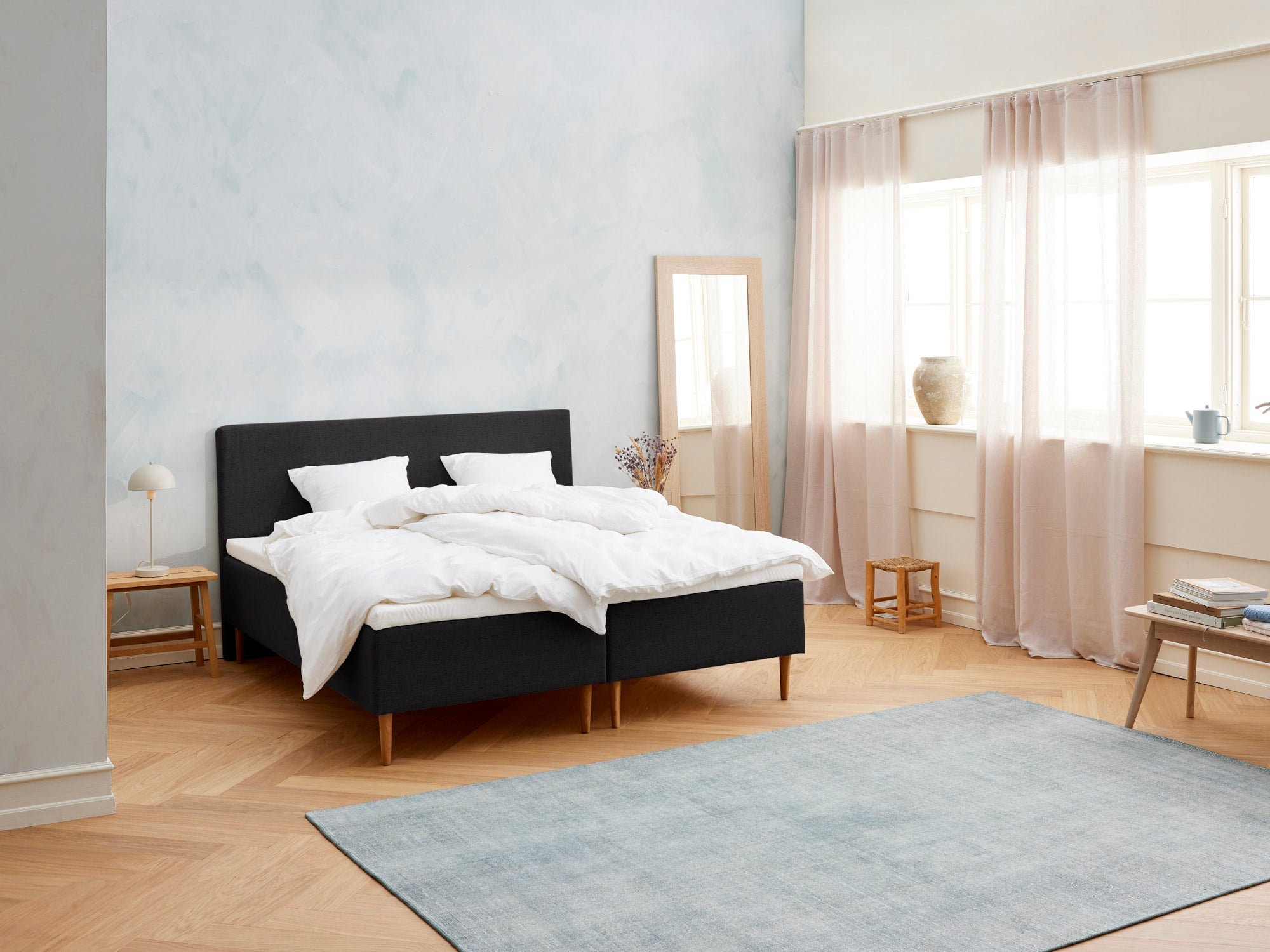 Majestæt - Kølende | Boxmadras (Sort) 210x210 cm.