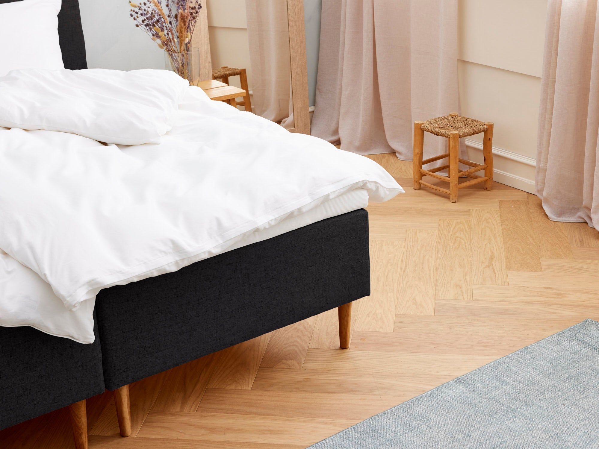 Fagmandens - Kølende | Boxmadras (Sort) 210x210 cm.