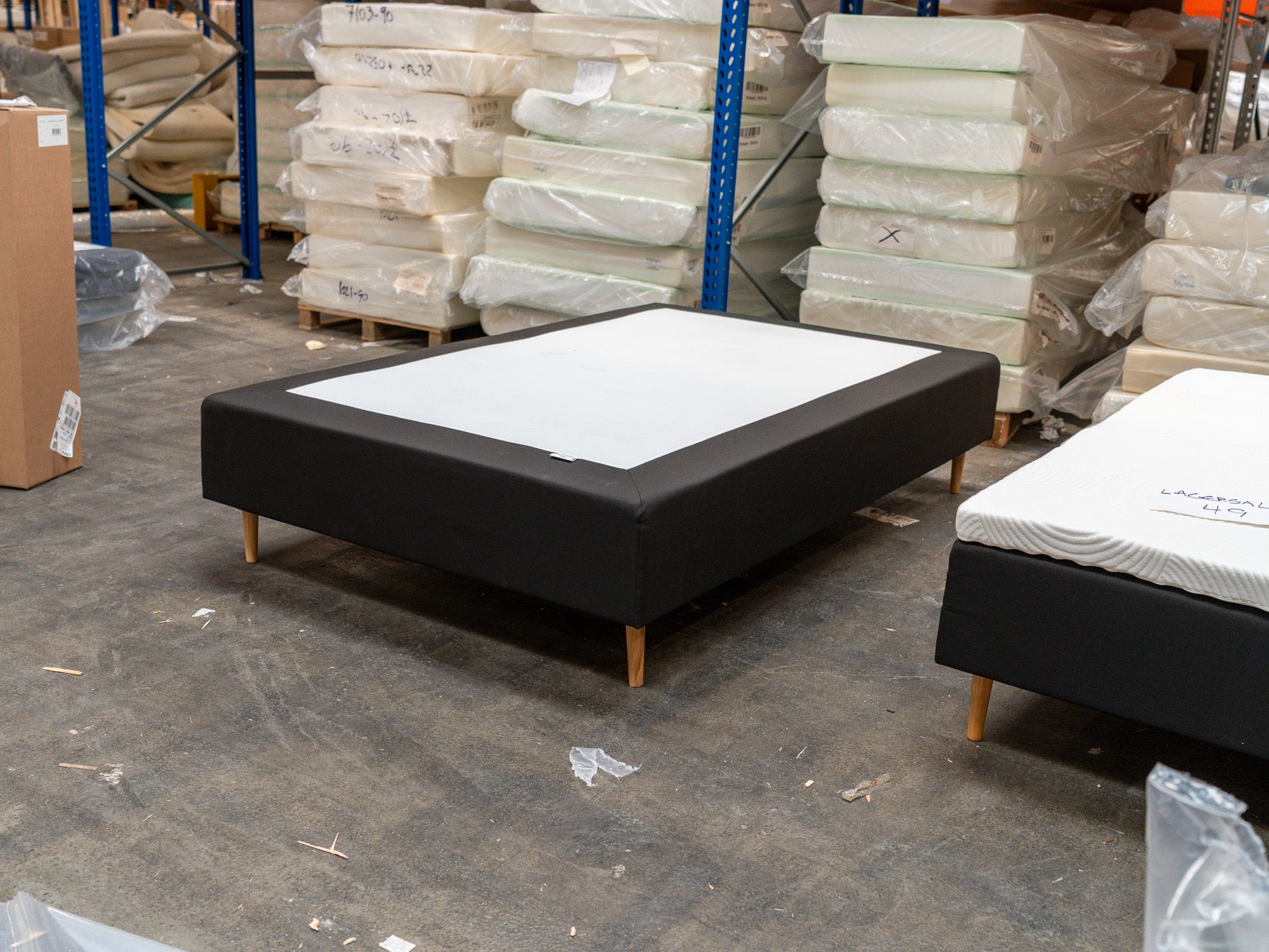 Specialmål 140x220 boksmadras sort