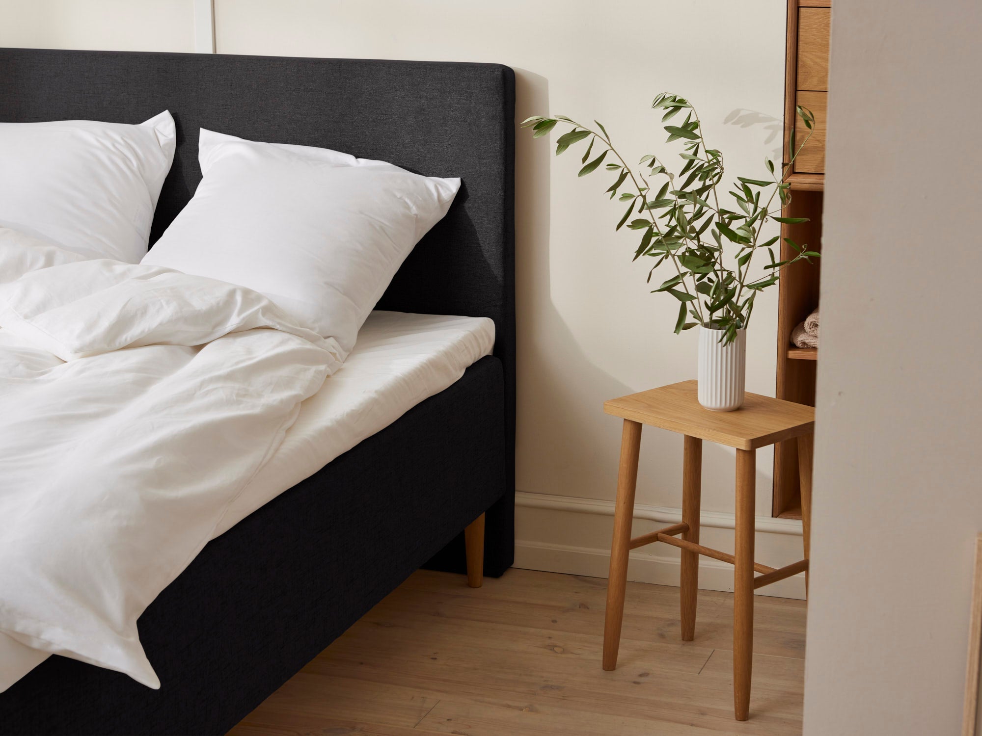 Majestæt - Trykaflastende | Boxmadras (Sort) 120x200 cm.