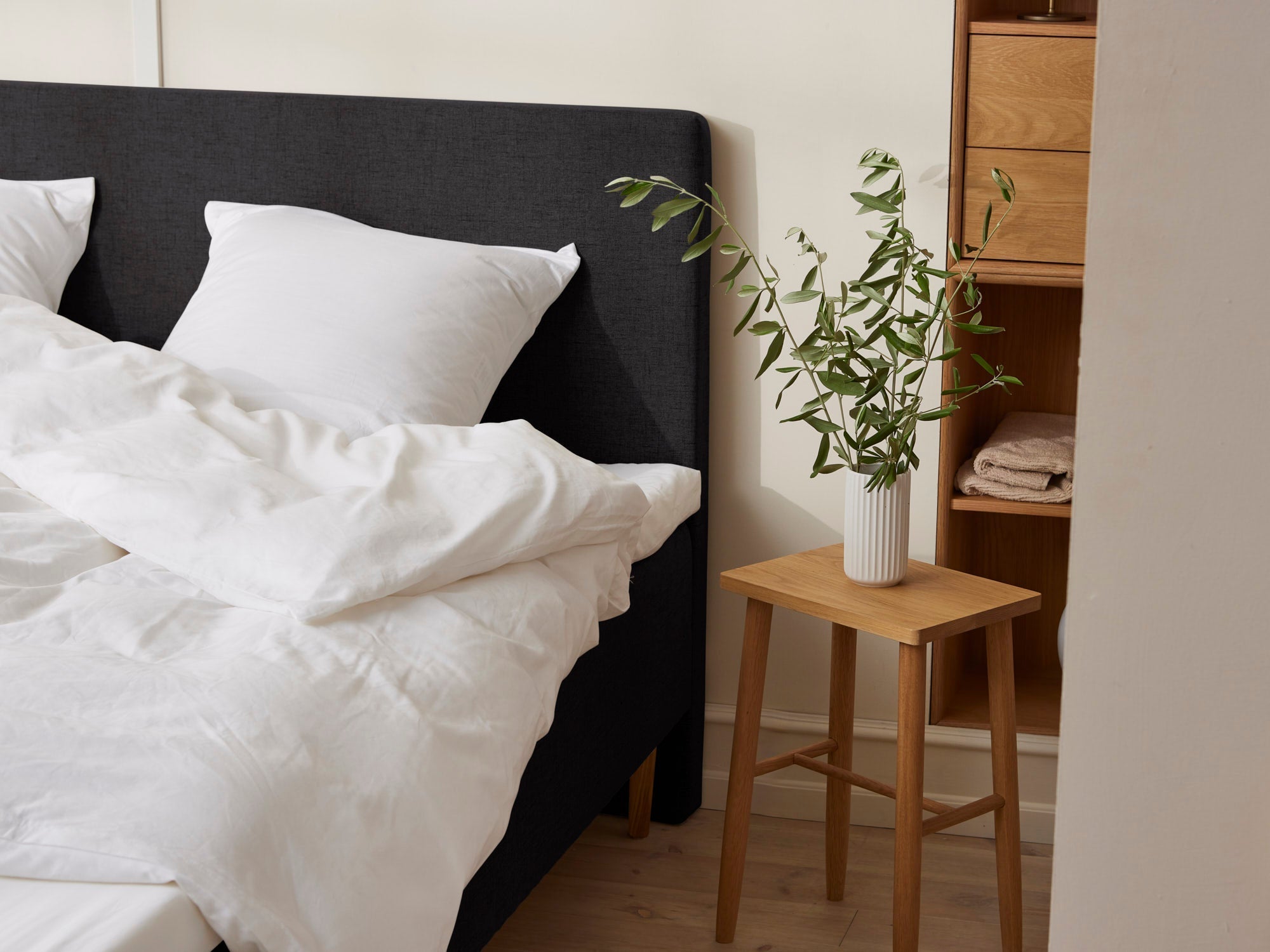 tromso-modal-box-sort-210x210-cm