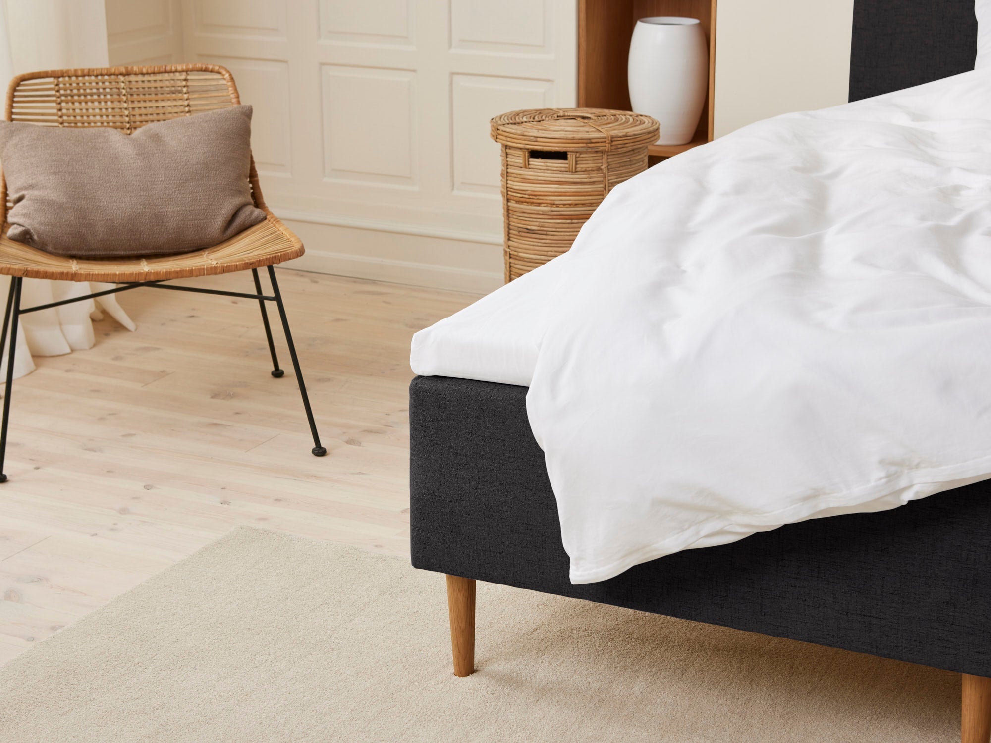 Majestæt - Trykaflastende | Boxmadras (Sort) 180x200 cm.