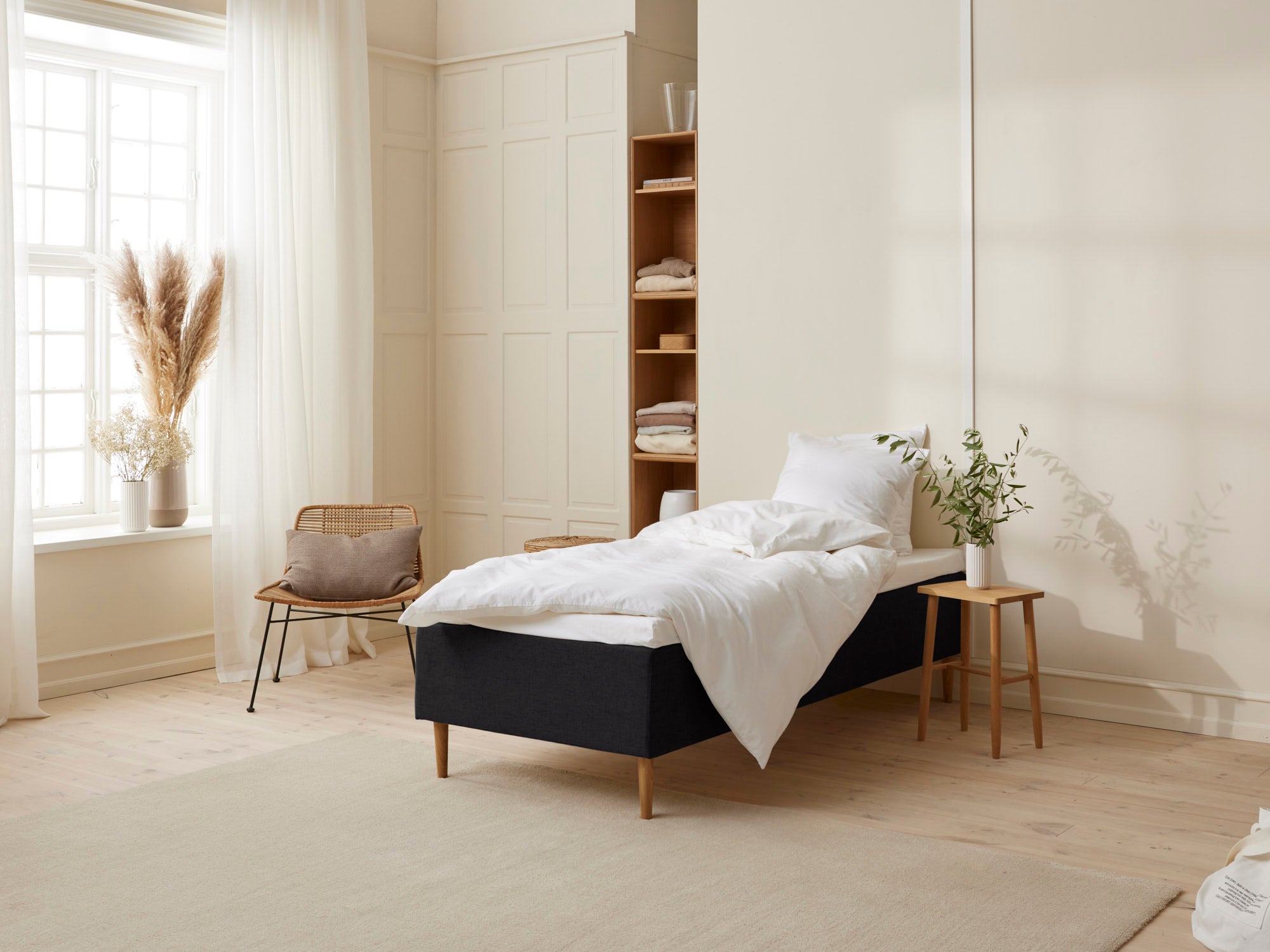 Majestæt - Trykaflastende | Boxmadras (Sort) 90x200 cm.