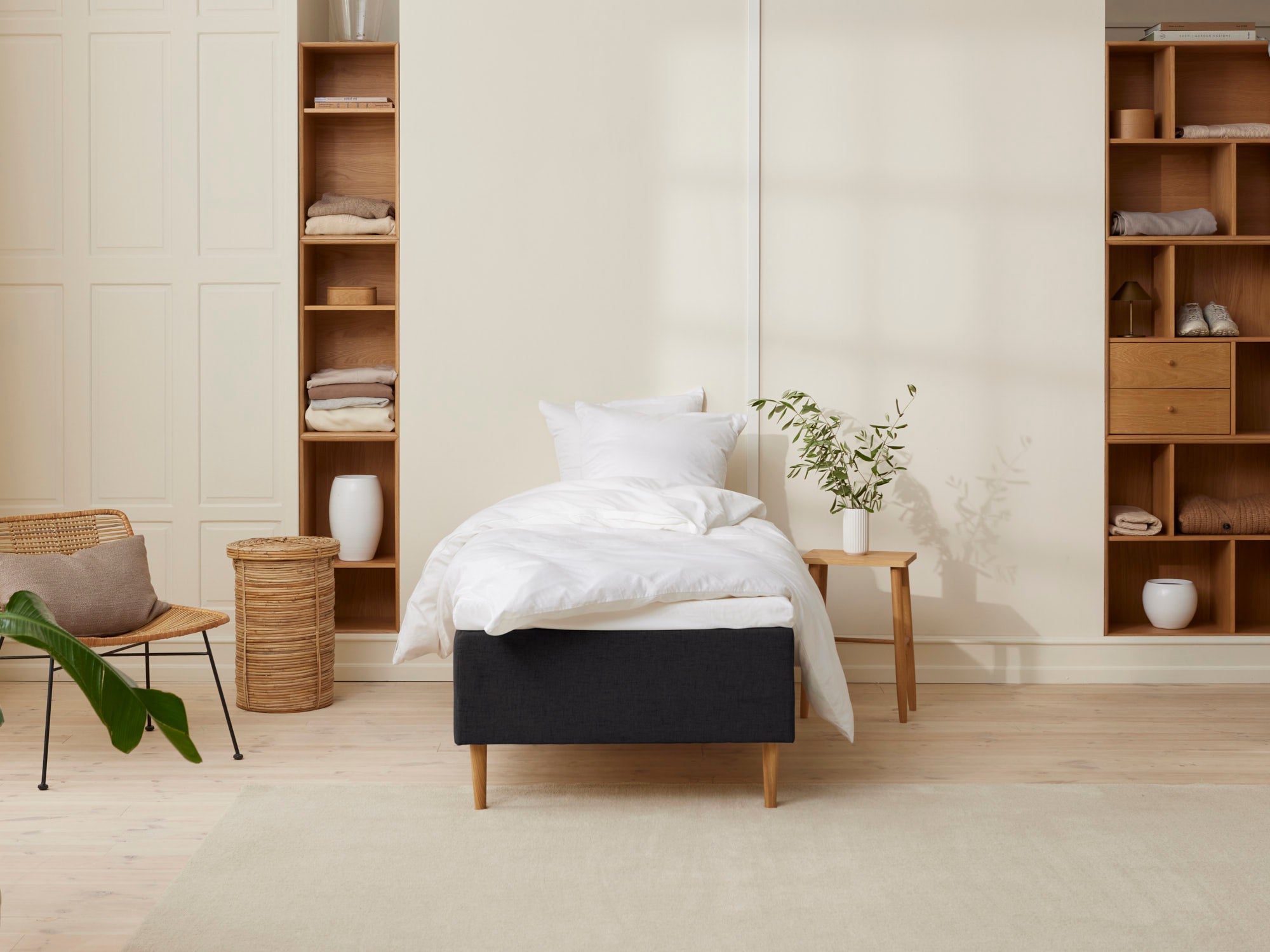 Majestæt - Trykaflastende | Boxmadras (Sort) 80x200 cm.