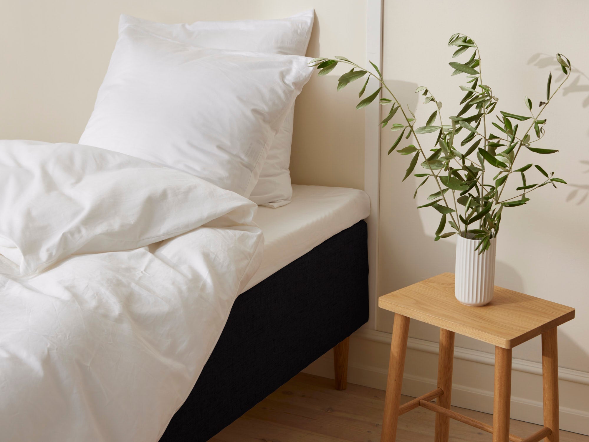 Majestæt - Trykaflastende | Boxmadras (Sort) 80x200 cm.