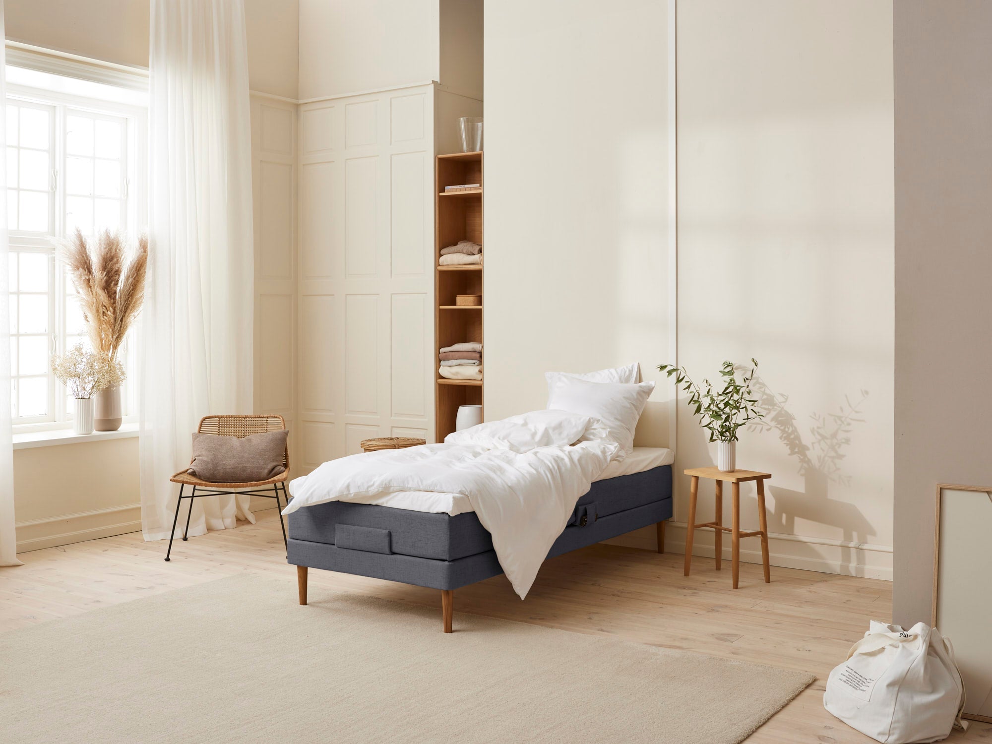 Fagmandens - Trykaflastende | Elevation (Antracit) 90x210 cm.