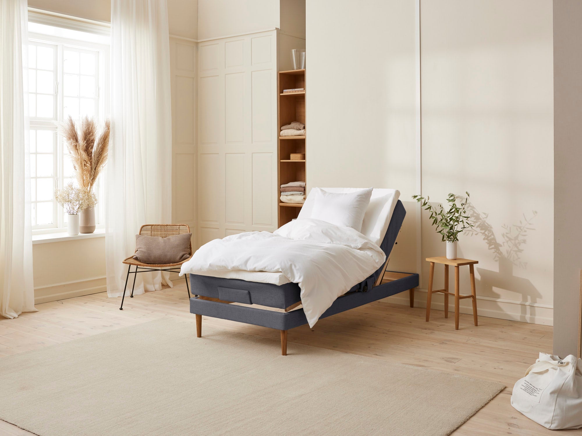 Fagmandens - Trykaflastende | Elevation (Antracit) 90x210 cm.