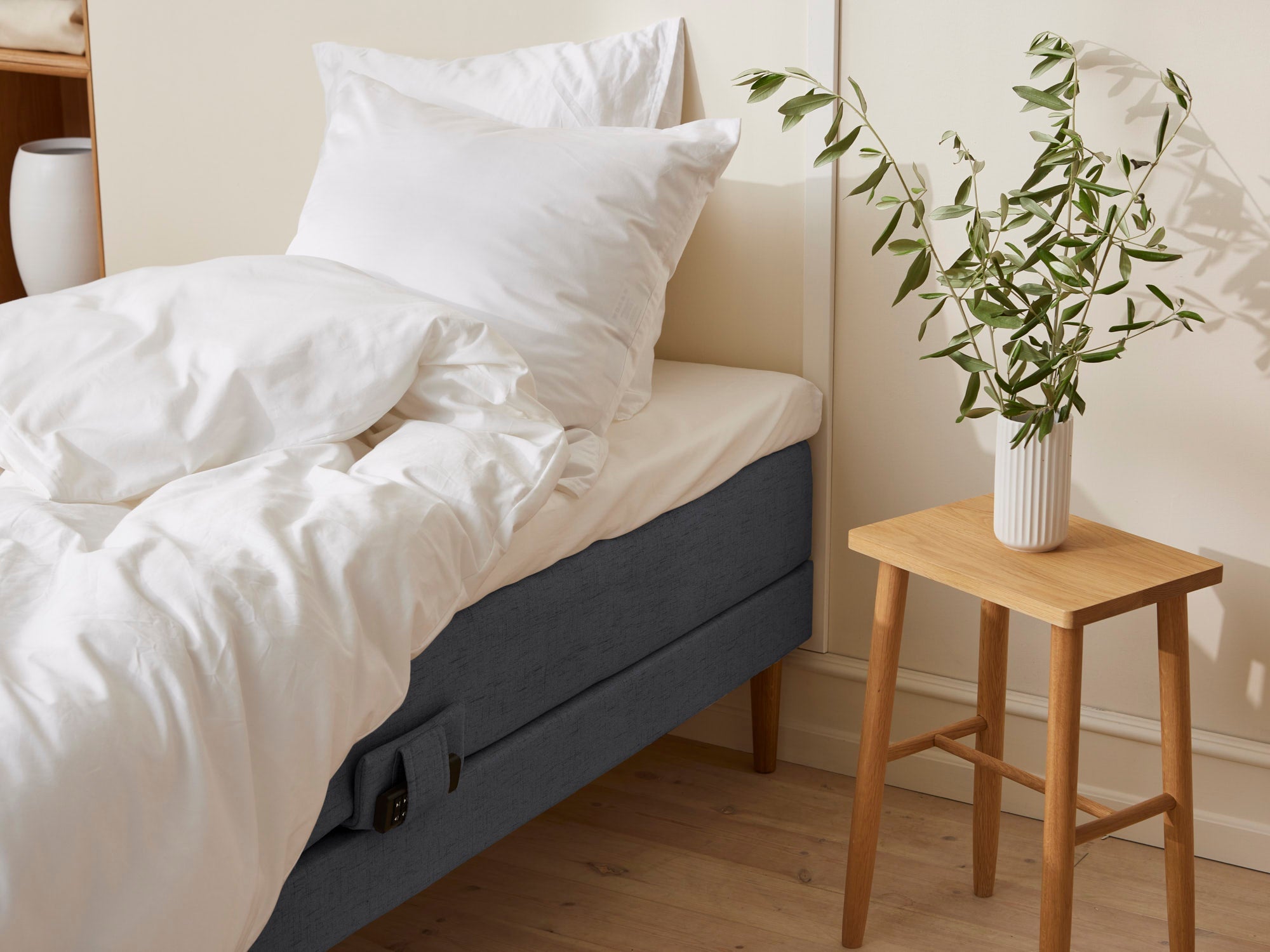 Fagmandens - Trykaflastende | Elevation (Antracit) 90x210 cm.