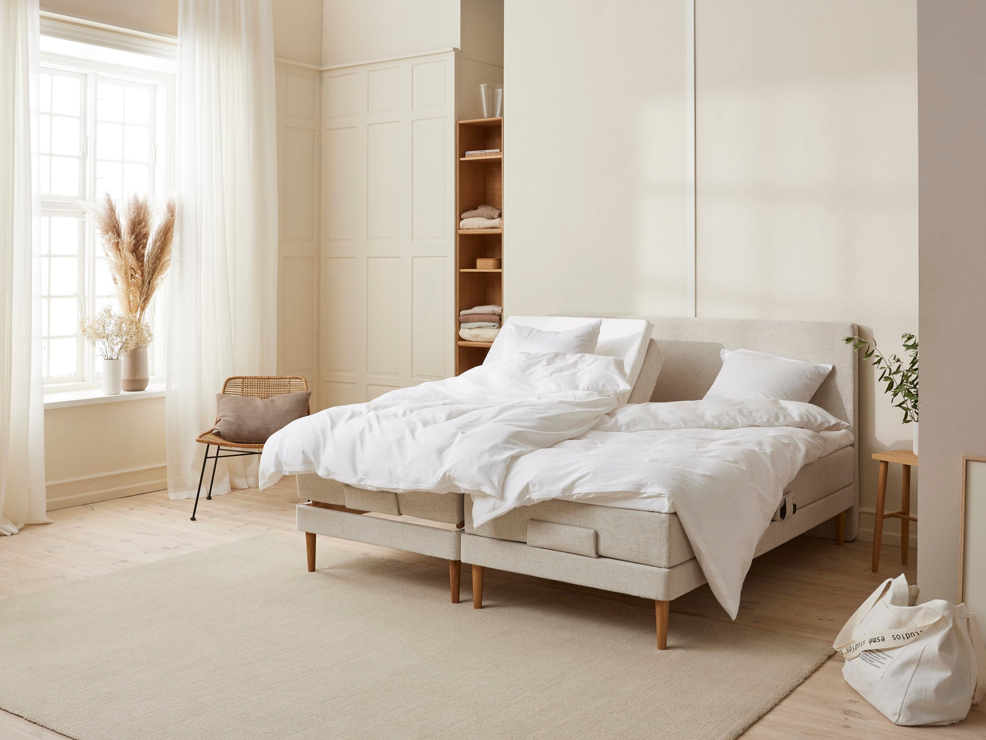 Fabrikkens - Trykaflastende | Elevation (Sand) 210x210 cm.