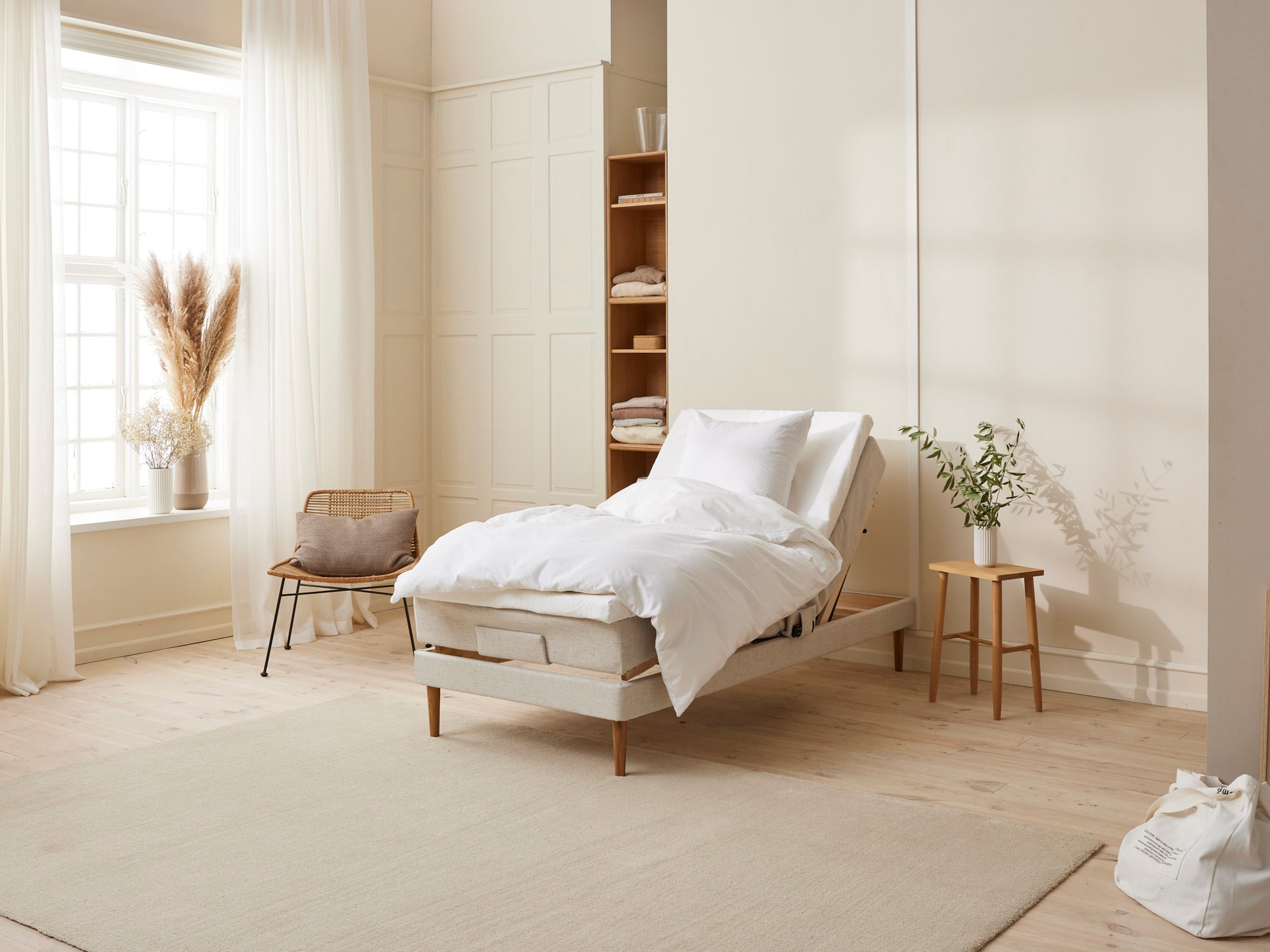 Fagmandens - Trykaflastende | Elevation (Sand) 90x210 cm.