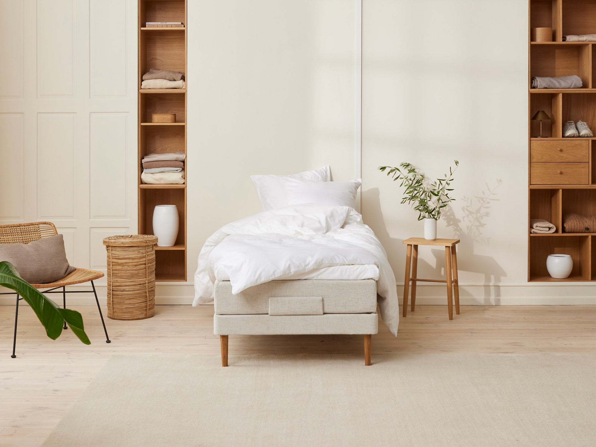 Fagmandens - Trykaflastende | Elevation (Sand) 90x210 cm.