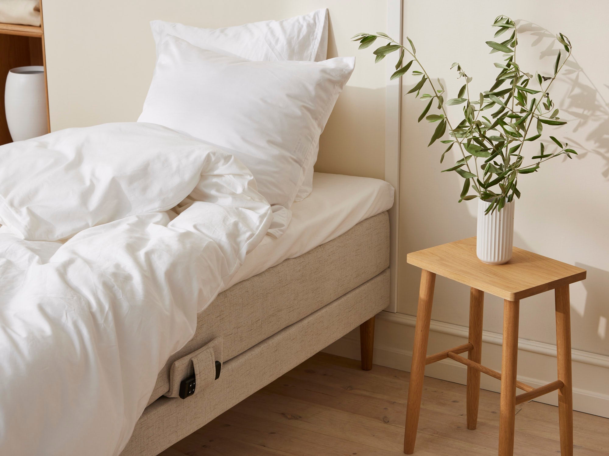 Fagmandens - Trykaflastende | Elevation (Sand) 90x210 cm.