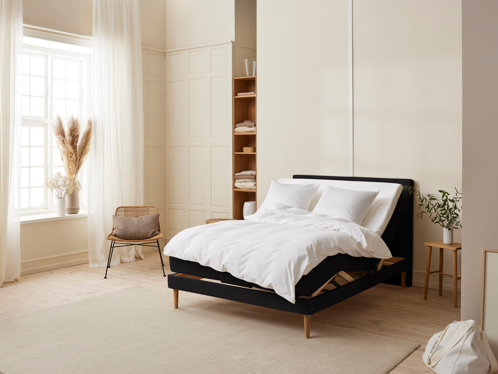 Monark - Trykaflastende | Elevation (Sort) 105x210 cm.