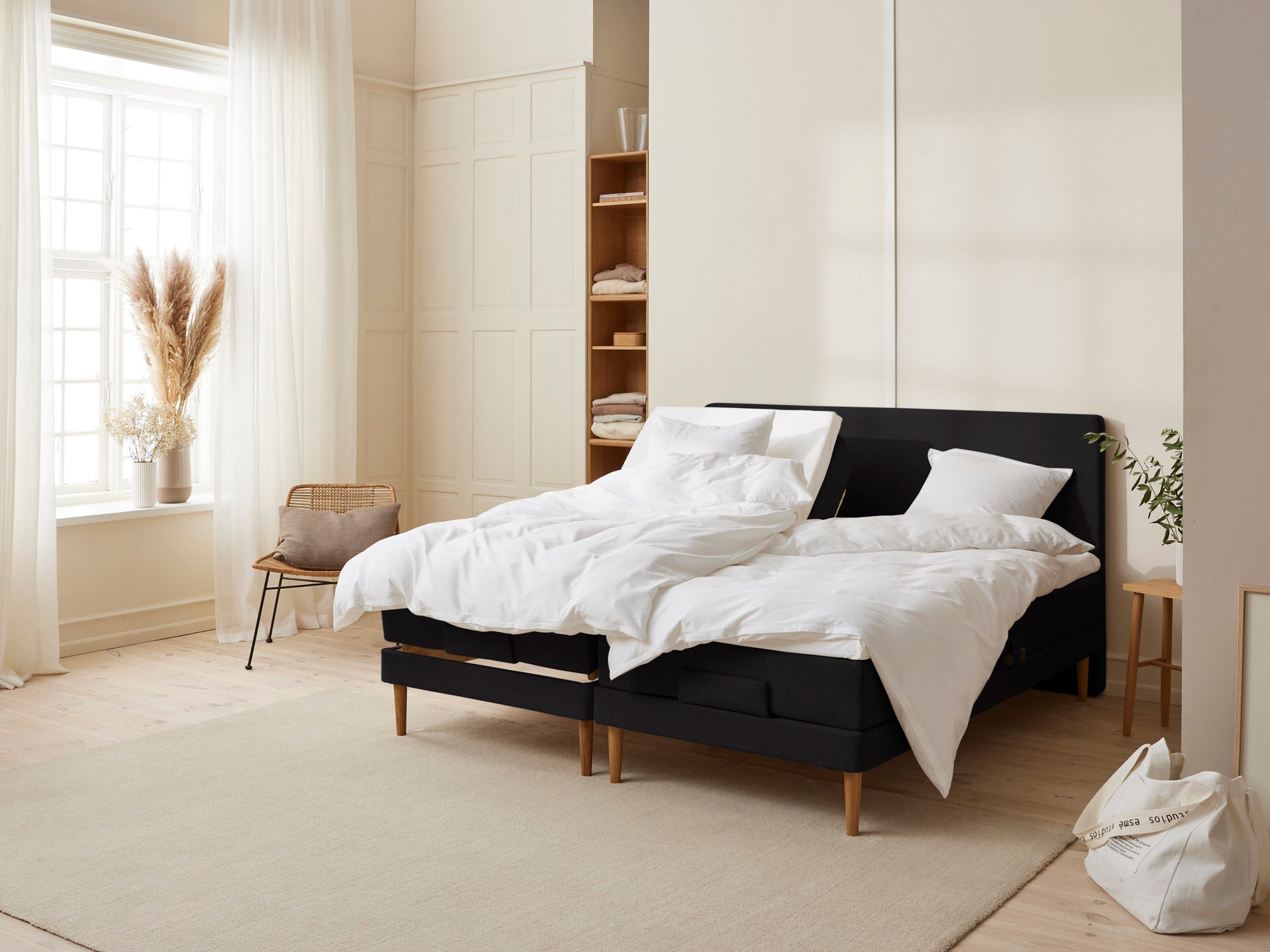 Fagmandens - Trykaflastende | Elevation (Sort) 180x210 cm.