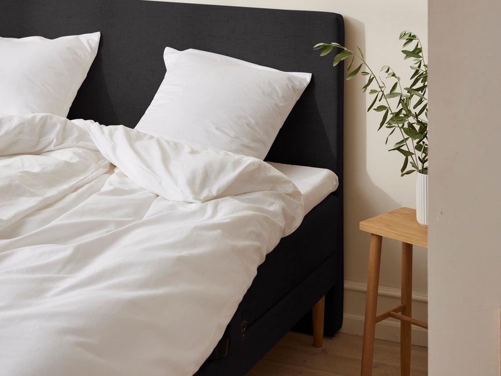 Monark - Trykaflastende | Elevation (Sort) 210x210 cm.