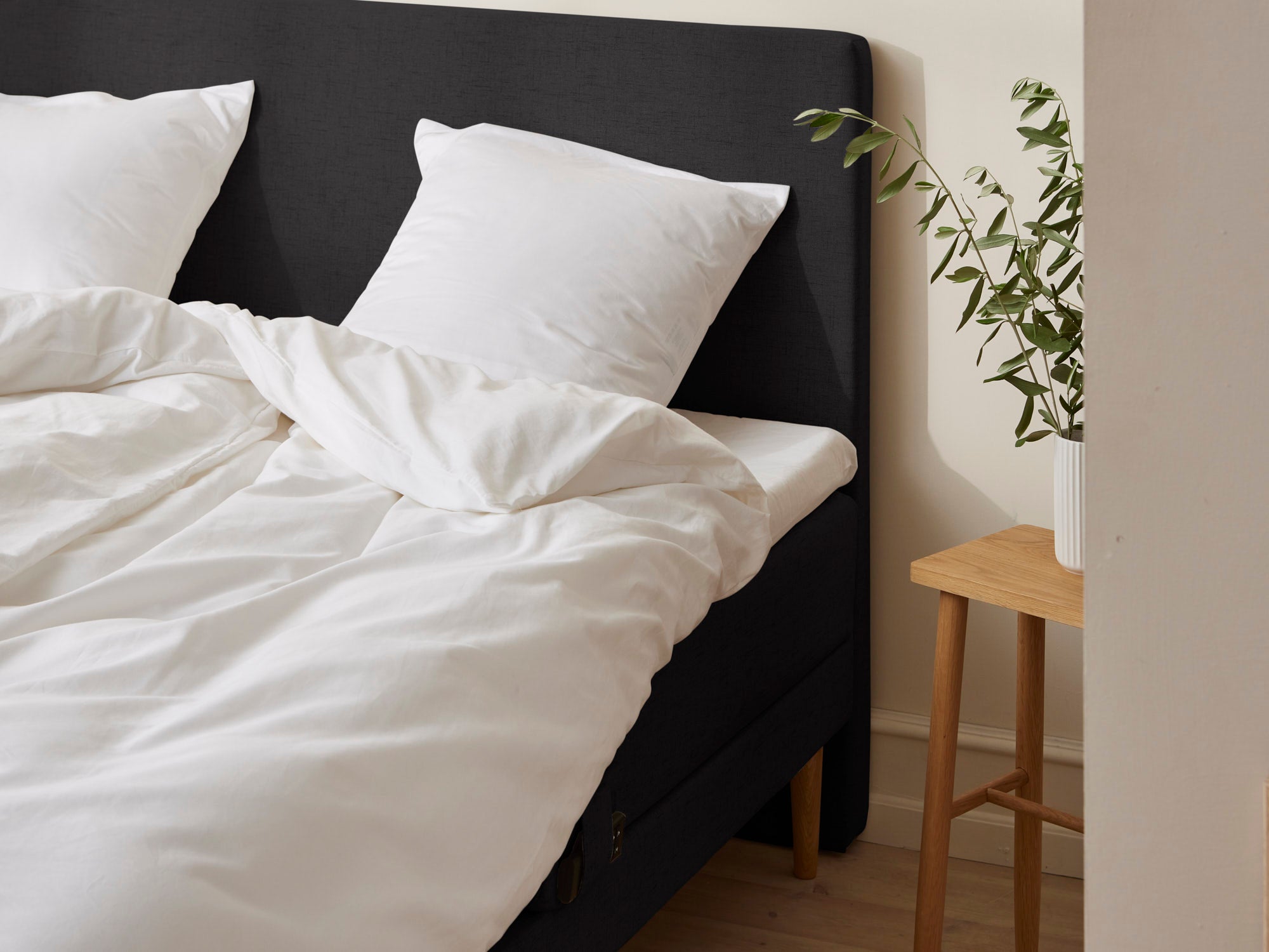 Fagmandens - Trykaflastende | Elevation (Sort) 180x200 cm.