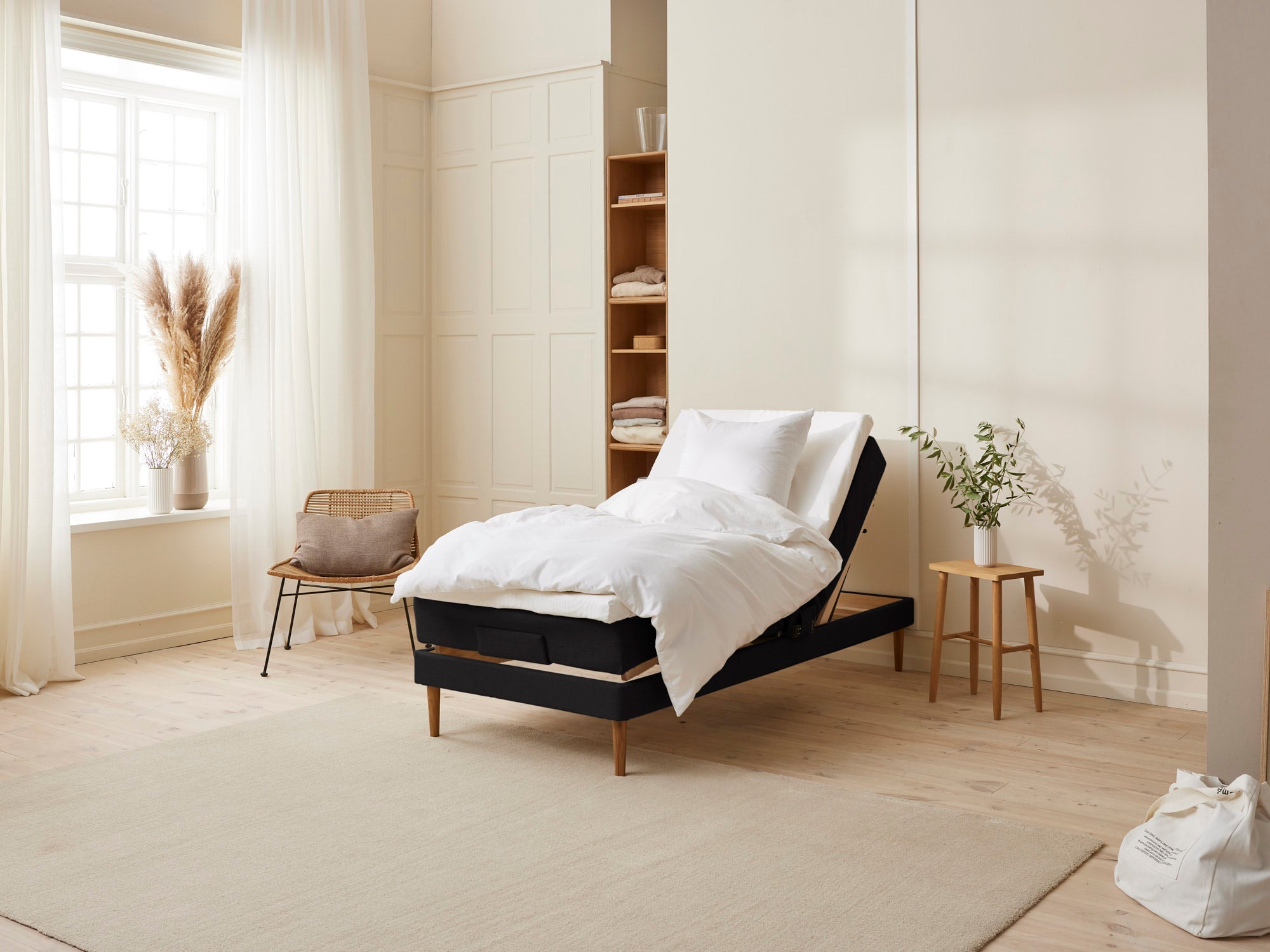 Fagmandens - Trykaflastende | Elevation (Sort) 90x210 cm.