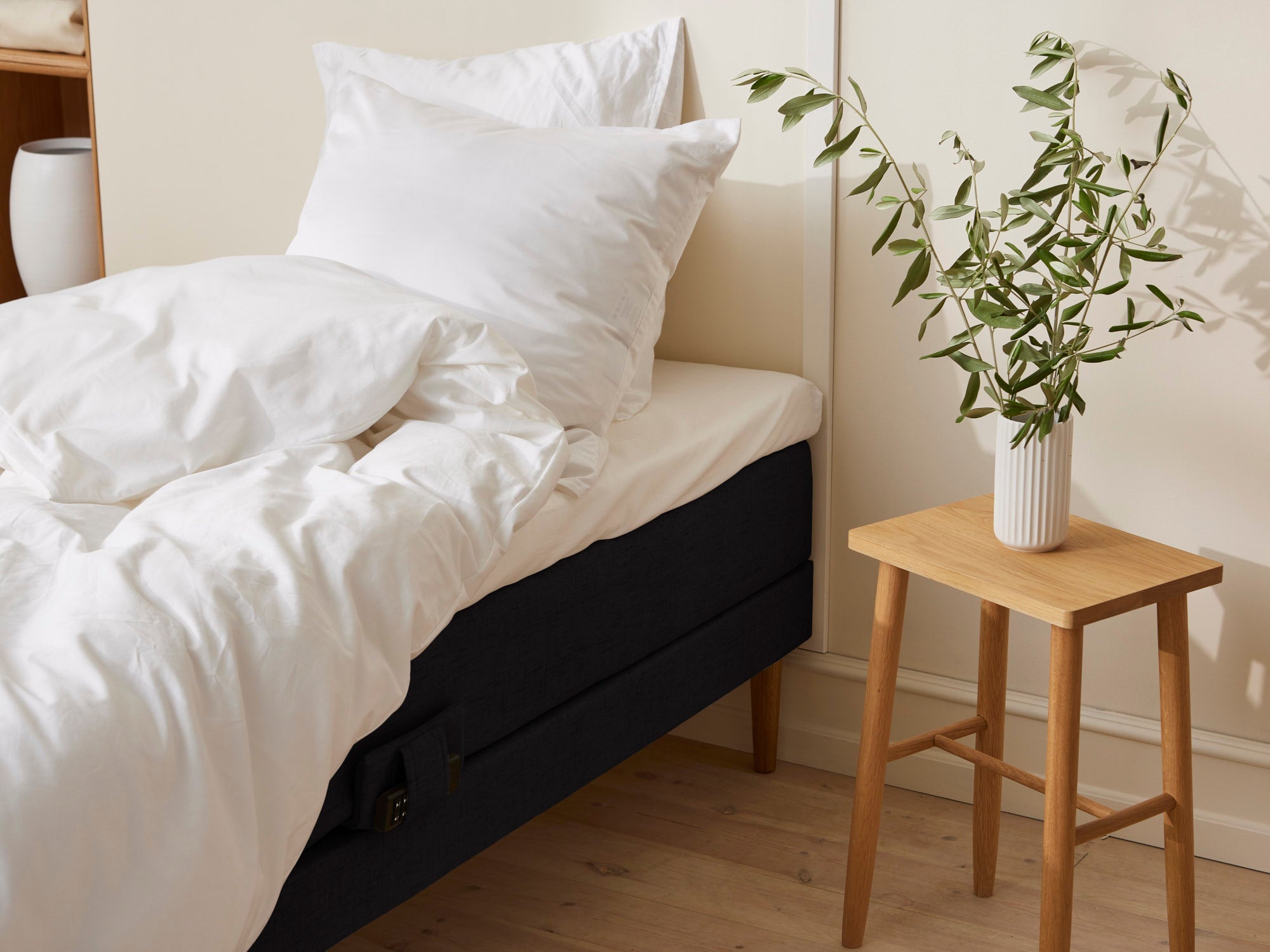 Fagmandens - Trykaflastende | Elevation (Sort) 90x210 cm.