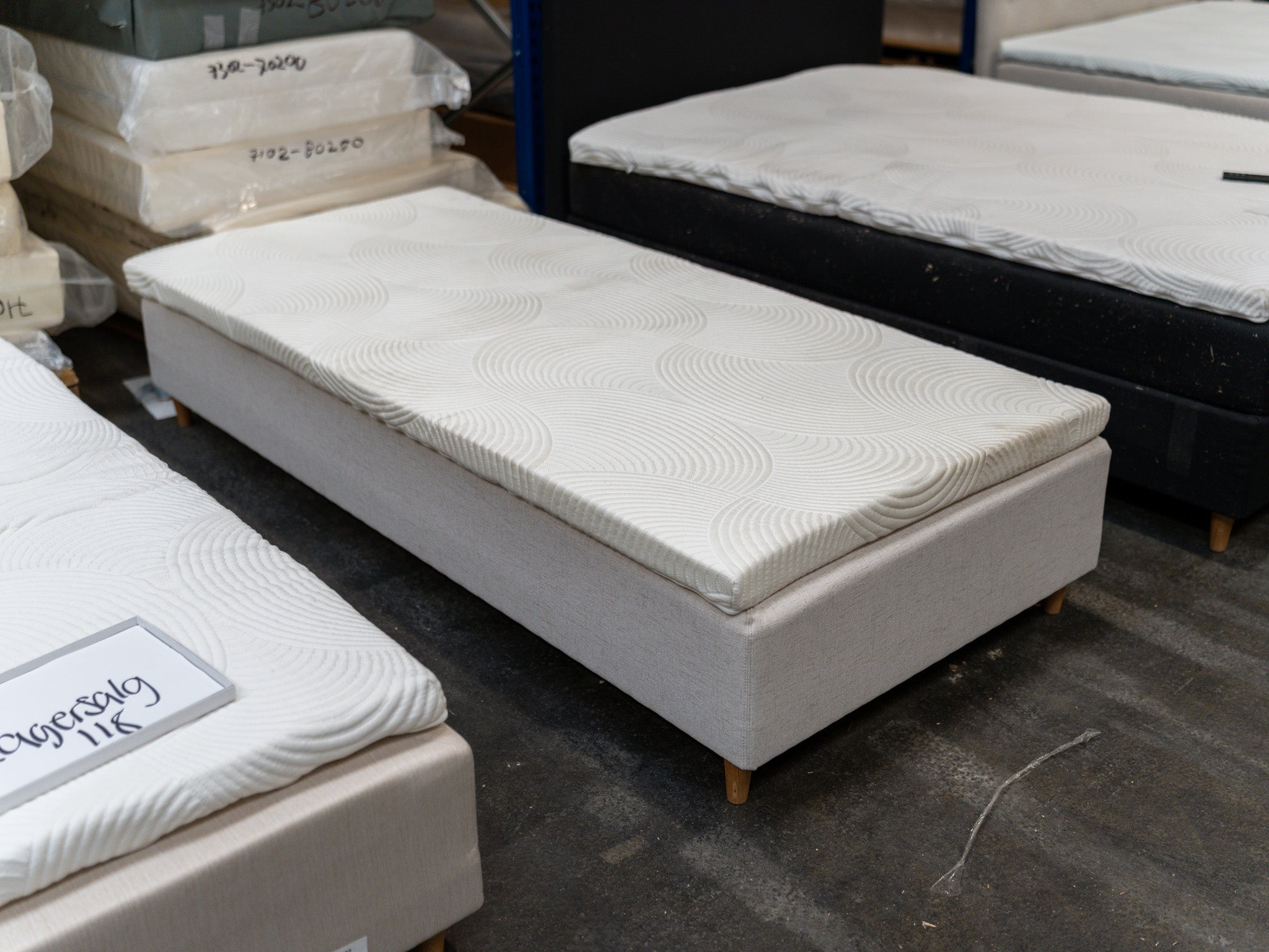 Boxsmadras 90x200 sand