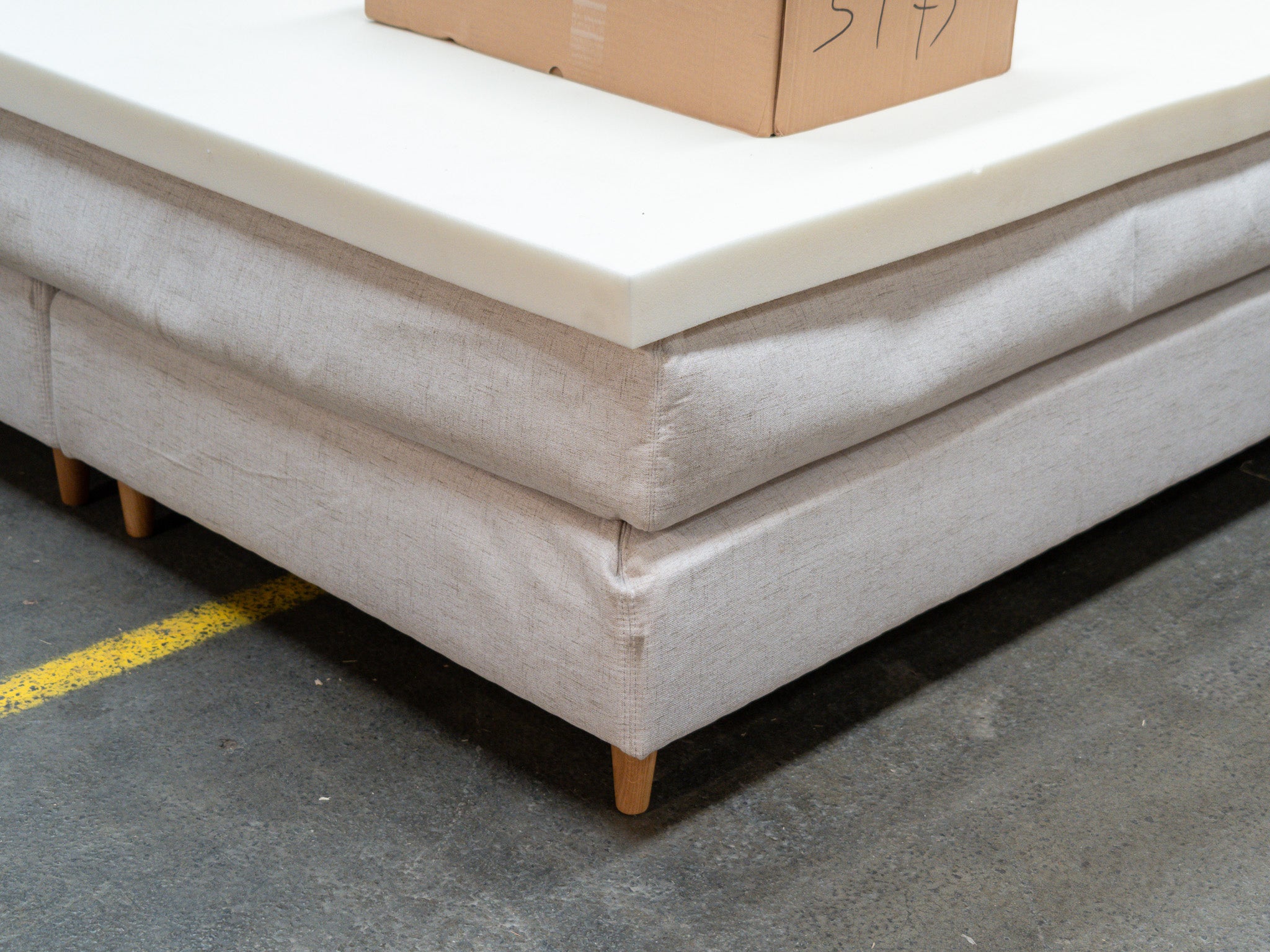 Retur - Majestæt Trykaflastende | Kontinental (Sand) 180x200