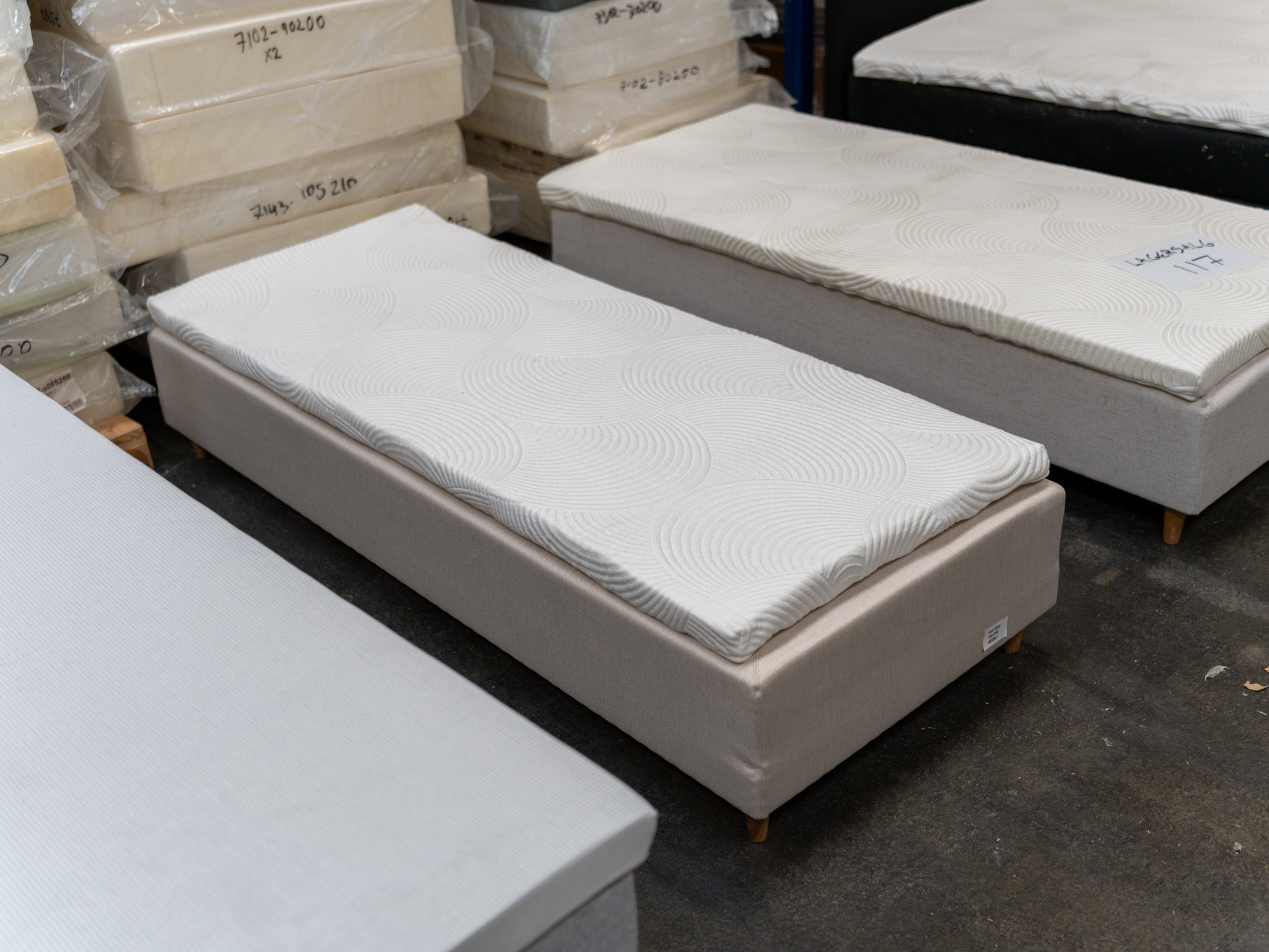 Boxsmadras 80x200 sand