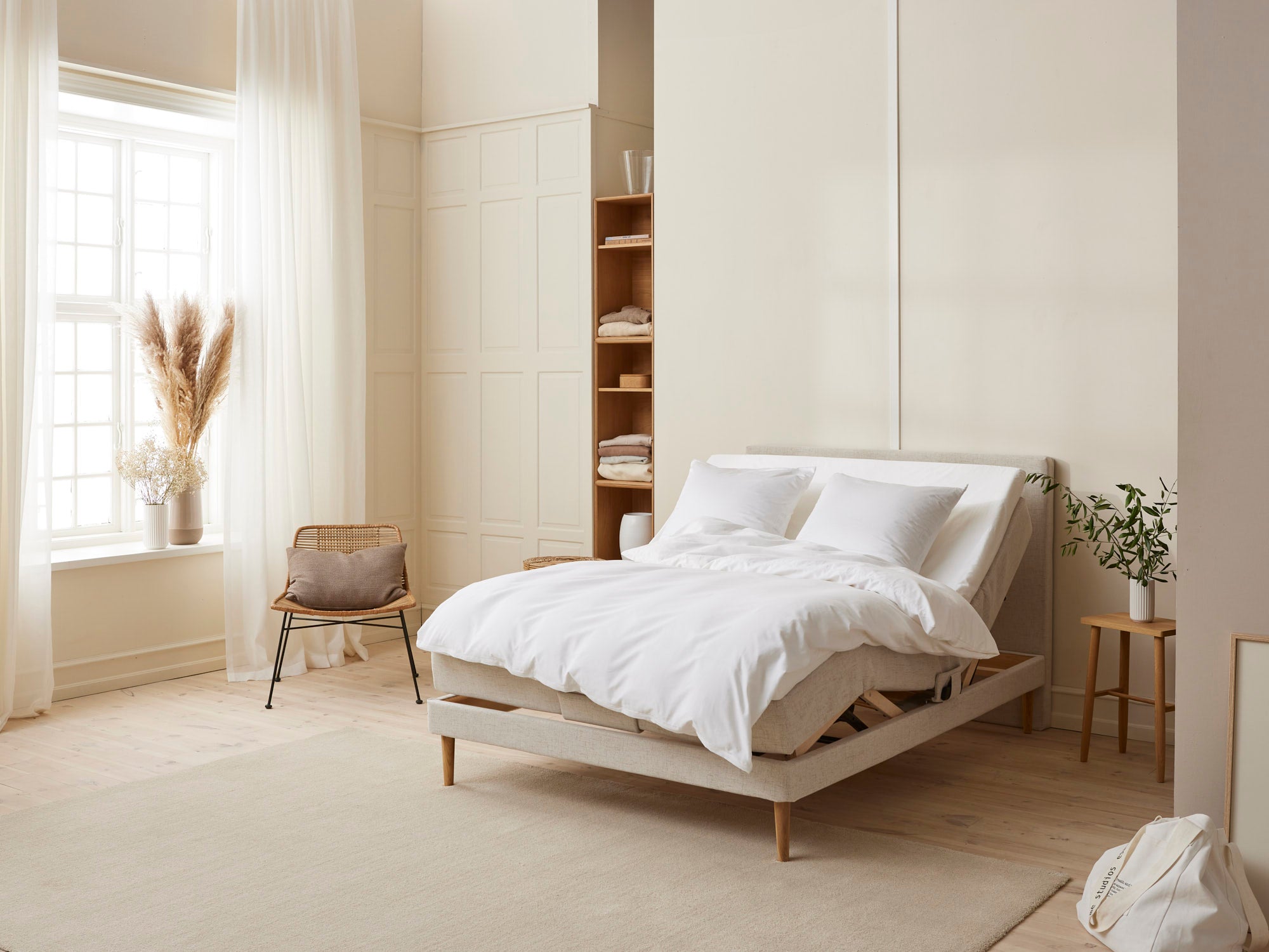 Krone - Trykaflastende | Elevation (Sand) 105x210 cm.