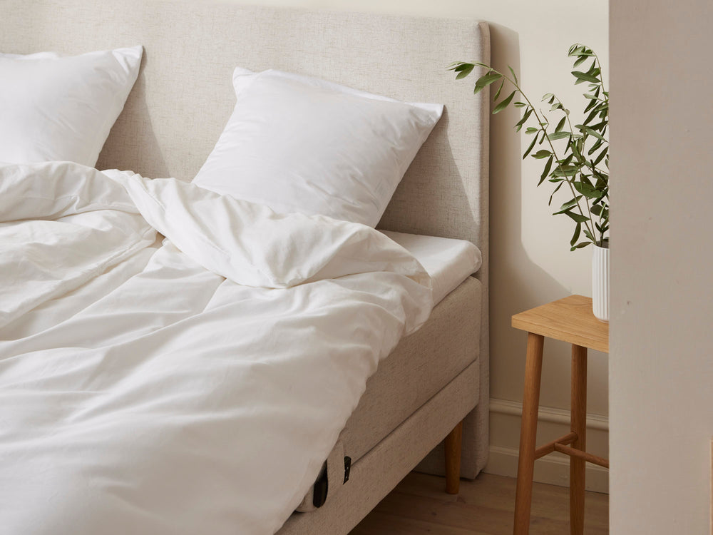 Monark - Trykaflastende | Elevation (Sand) 210x210 cm.