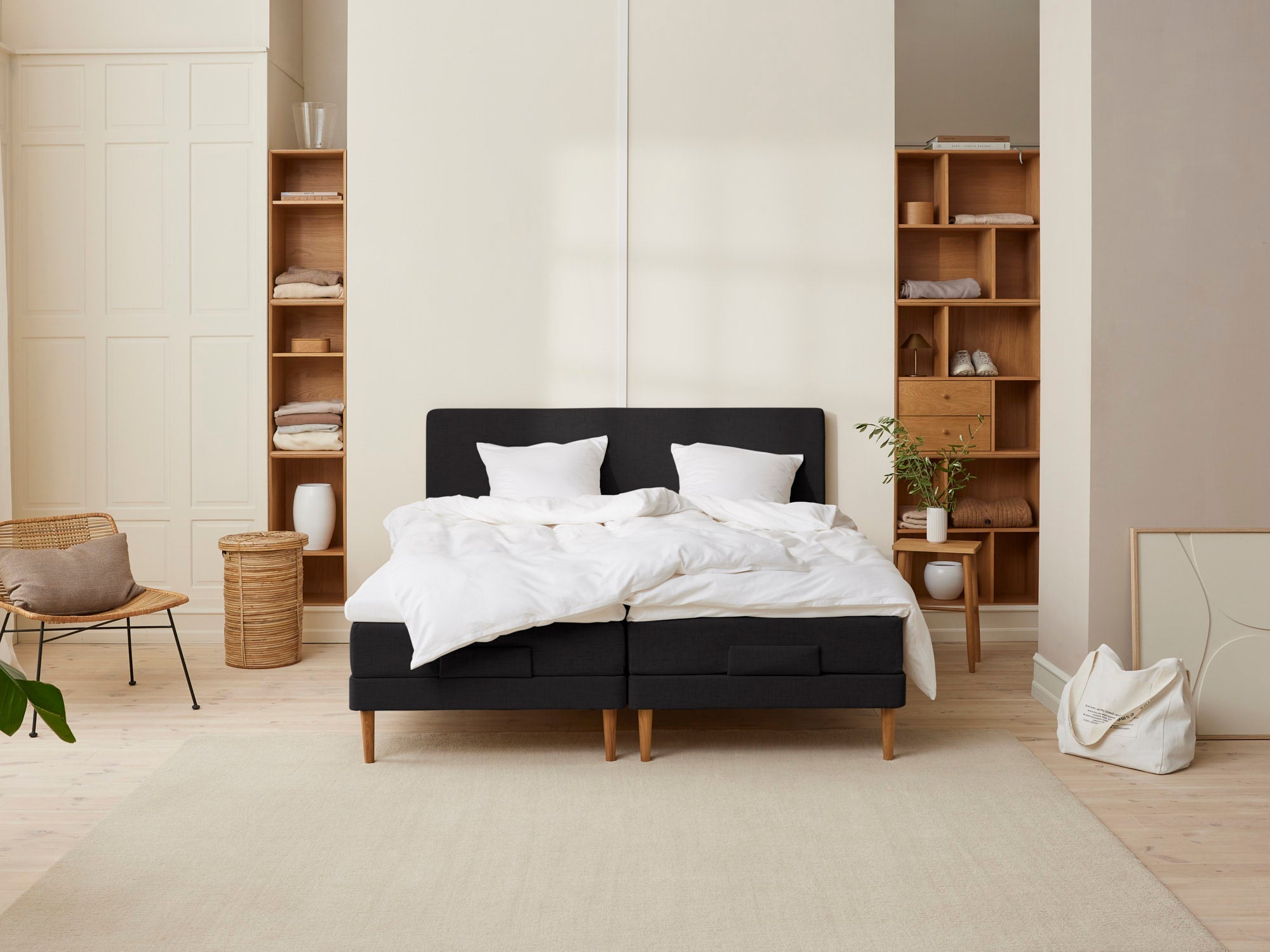 Fagmandens - Trykaflastende | Elevation (Sort) 210x210 cm.